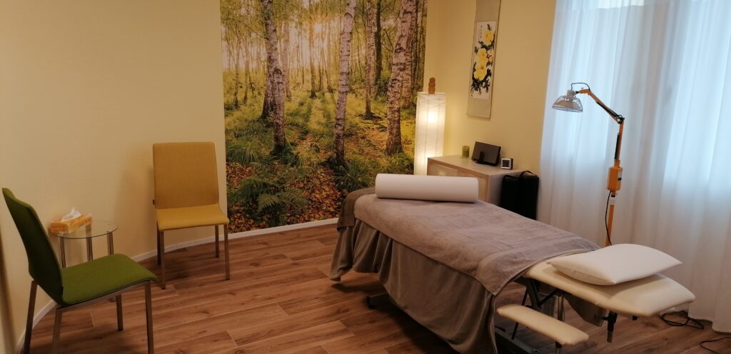 Behandlungsraum Naturheilpraxis im Rössli in Erlinsbach TCM, Tuina + Anmo Massage Schweiz